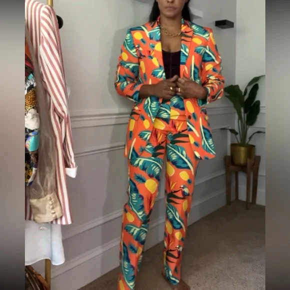 The Cruise-ship Casanova Suit 10 - Picture 4 of 6